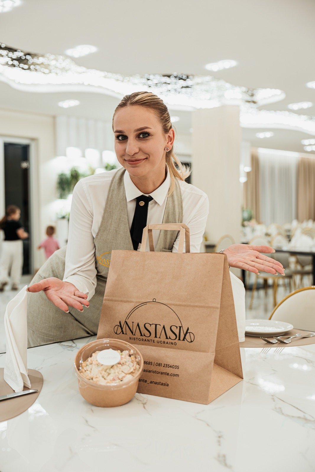 Il nostro staff consegna un ordine delivery Anastasia