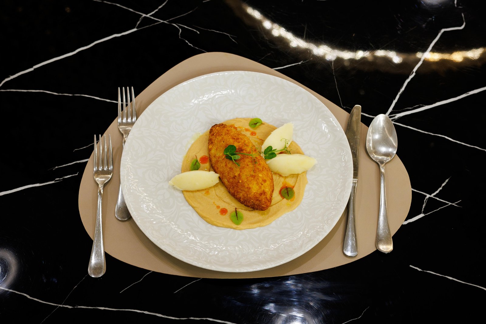 Cotoletta alla Kiev con burro alle erbe - cucina ucraina Napoli